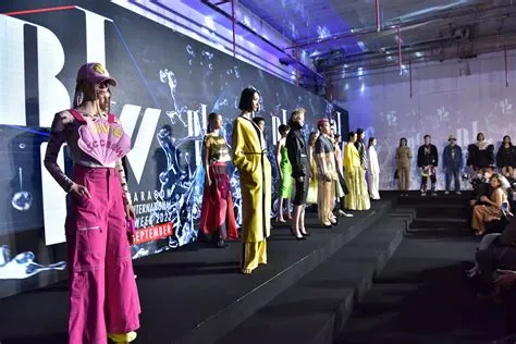  Bangkok Fashion Week 2017'nin Yenilikçi ve Cesur Tasarımlarıyla Tayland Moda Dünyasına Yeni Bir Soluk Getirişi